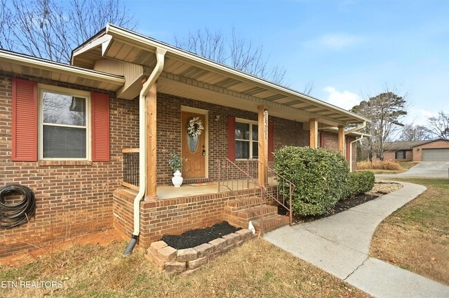 Photo - 1501 Woodbury Ct