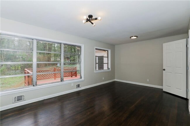 Photo - 639 Skipper Dr NW