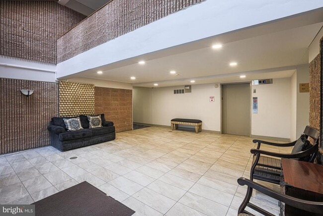 Building Photo - 2903 Fallstaff Rd Unit 501