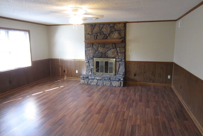 Photo - Now Leasing a 3-bedroom 2 bath home in Bar...