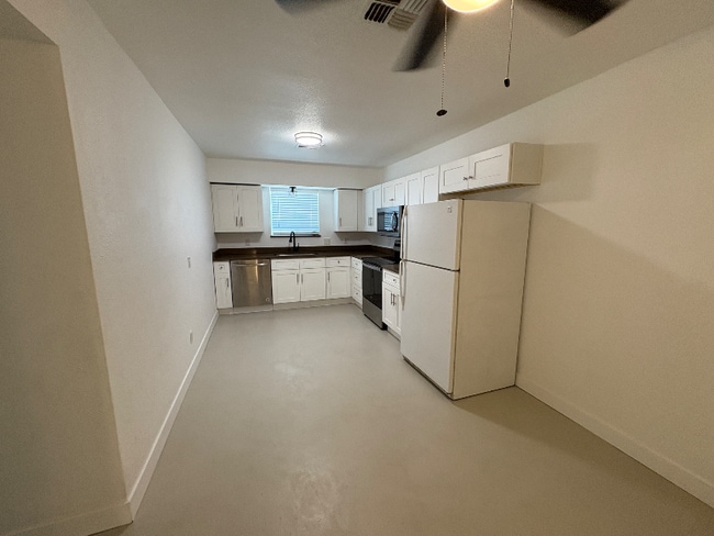 Photo - 658 S Grand