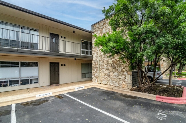 Exterior Entry & Parking #1 - 500 E Riverside Dr Condo Unit 256