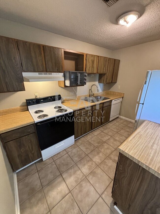 Photo - 307 Cougar Ridge Unit 1