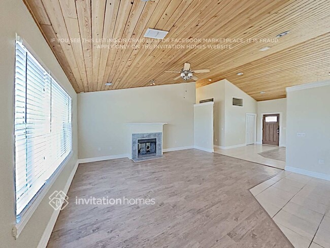 Photo - 10613 Lakeshore Dr