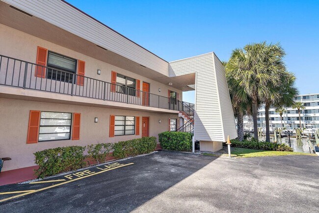 Building Photo - 135 Shore Ct