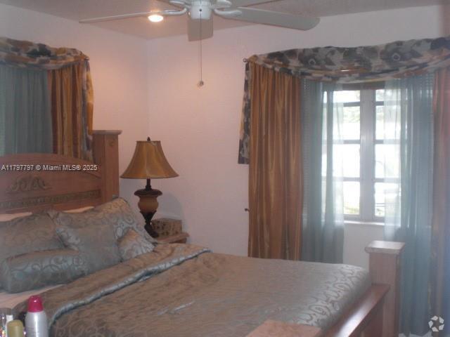 Building Photo - 5012 SW 90th Way Rental