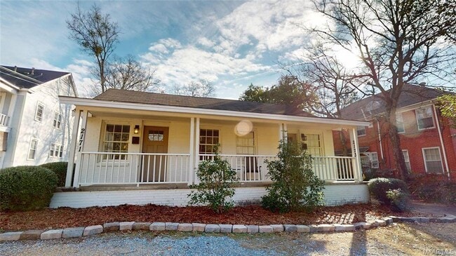 Photo - 2171 College St