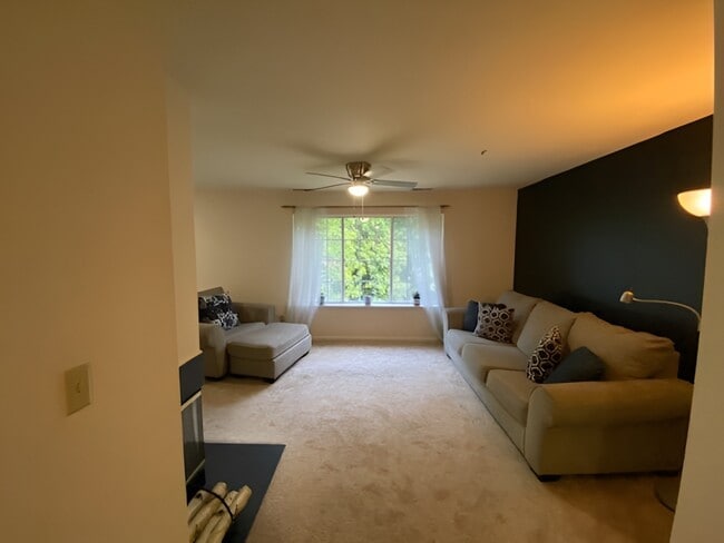 Building Photo - 105 Village Dr Unit 105
