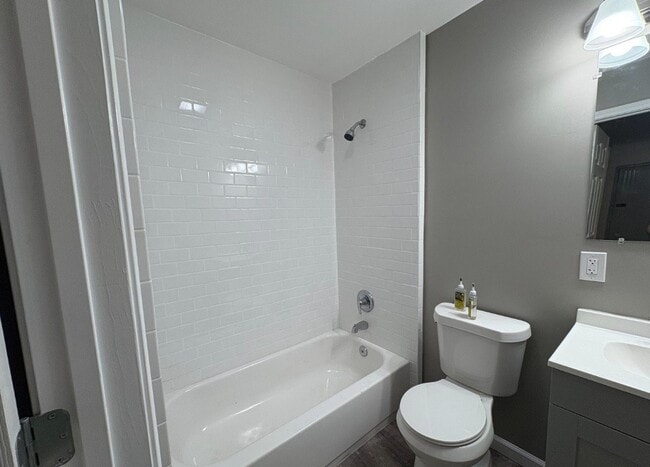 Photo - 410 Strand St