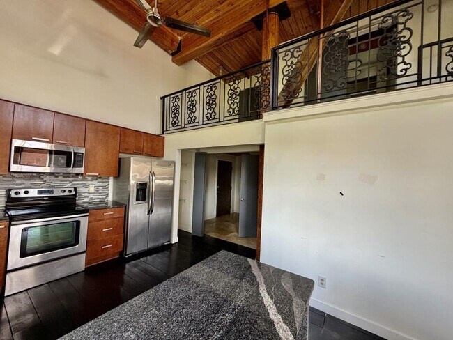 201 S Hoskins Rd
