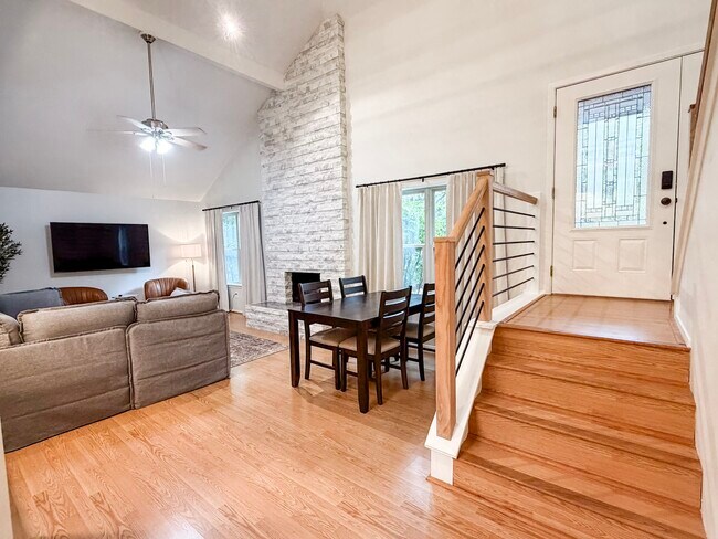 Photo - 29 Pinewood Forest Ct