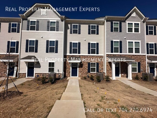 Stunning 3BR/2.5BA Townhouse in Charlotte! - Stunning 3BR/2.5BA Townhouse in Charlotte!