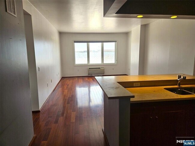 Photo - 3104 City Pl