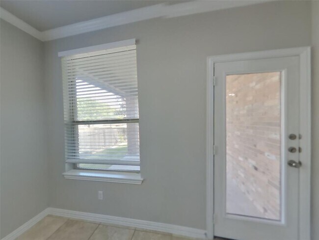 Photo - 1913 Colony Glen Ln