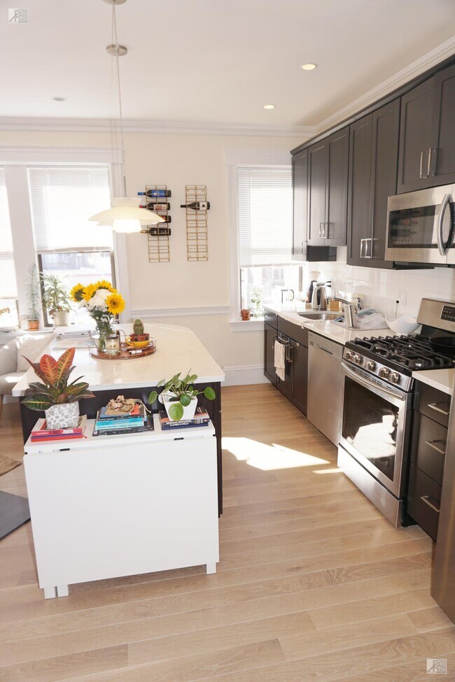 Building Photo - 1334 Commonwealth Avenue Unit 10