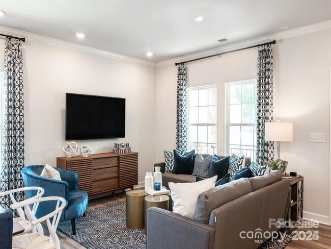 Photo - 325 Cranford Dr