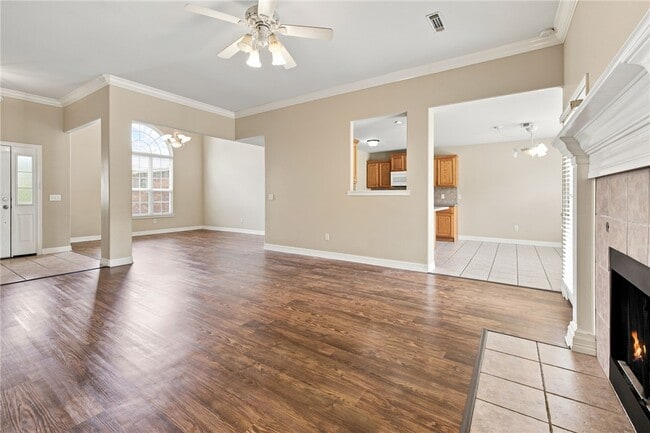 702 SW Maidstone Ave