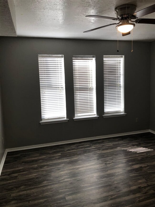 Photo - 902 NE Tortoise Dr