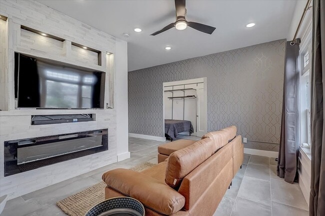 Living Room - 1030 E Ocean Blvd Unit 605