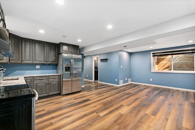 Photo - 1844 N Crestmore Ct Apartment Unit B