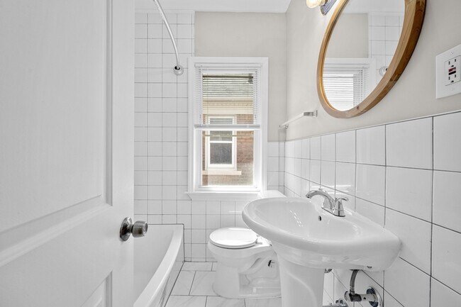 Photo - 852 Beaconsfield Ave
