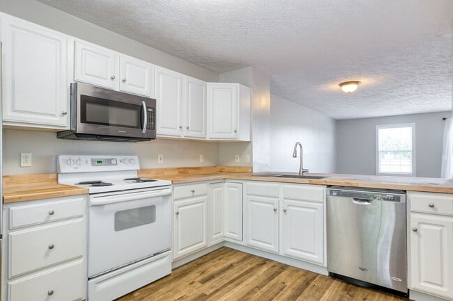 Photo - 1615 Providence Blvd NW