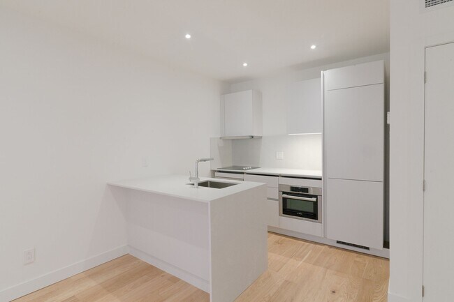 Photo - 3435 Rue Drummond Unit 1
