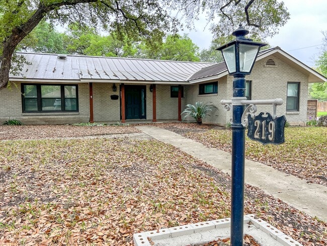 Photo - 219 Laramie Dr