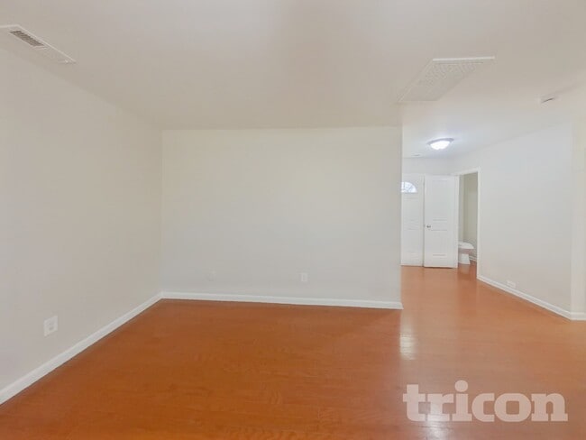 Photo - 9425 Macquarie Ln