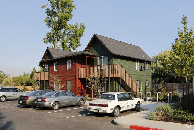 Photo - Deskins Commons Apartments
