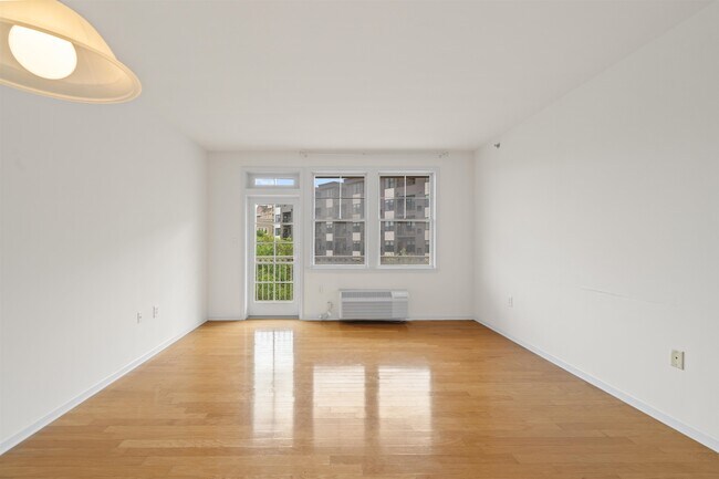 Photo - 4 Constellation Pl Unidad 308