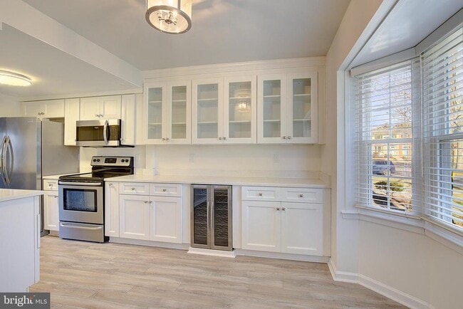 Photo - 1844 Sharwood Pl