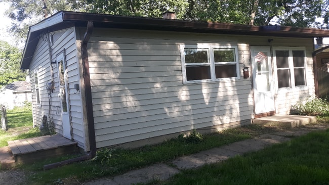 Photo - 2433 Oxford St