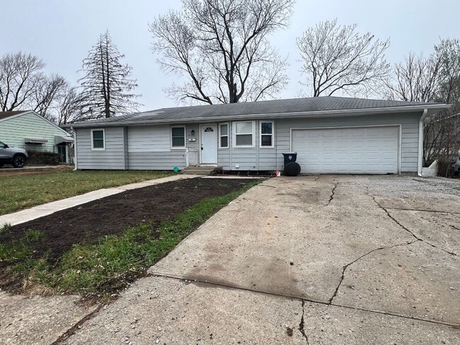 Building Photo - Coming Soon! Inviting 3 Bedroom Home with Garage & Storage Space