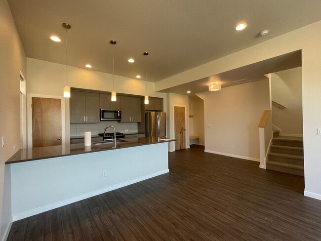 Photo - 743 Kubat Ln