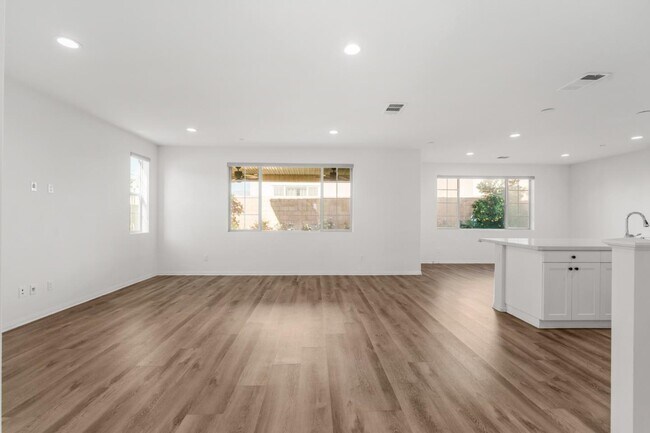 Photo - 3915 E Fincastle St