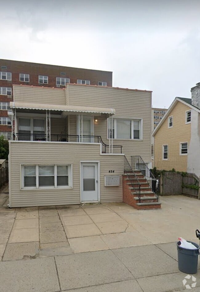 Building Photo - 454 E Broadway Unit 1 Rental