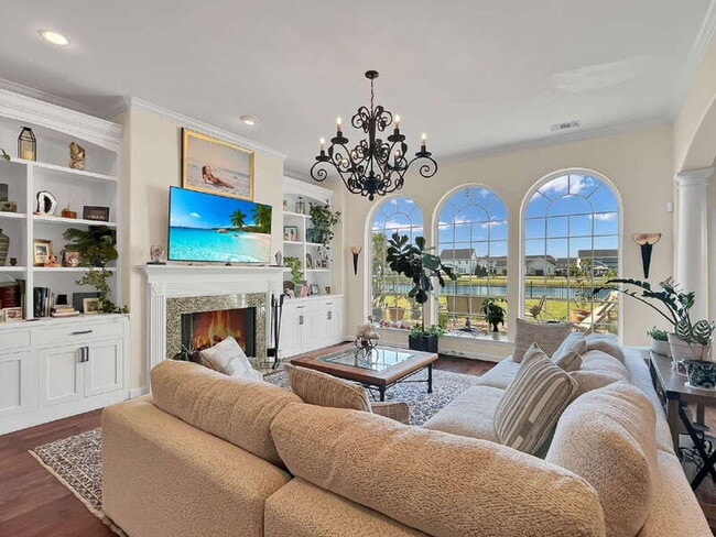 Photo - 663 Wyndham Way