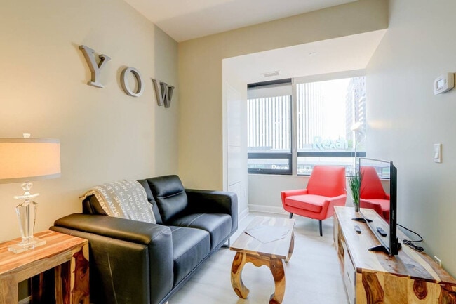 Building Photo - 170 Metcalfe St