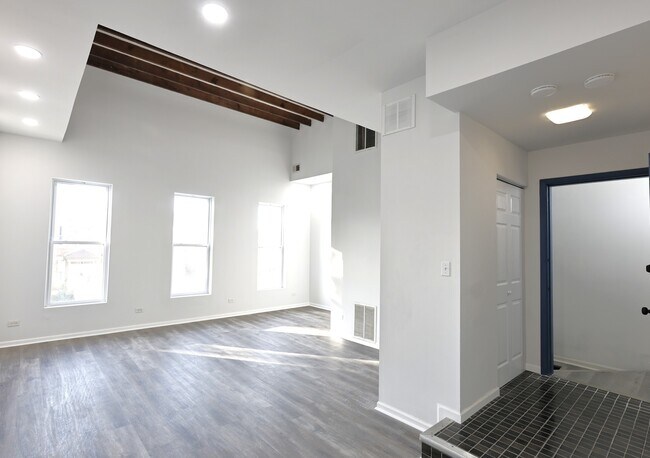 Photo - 3621 S Winchester Ave Unidad 2F