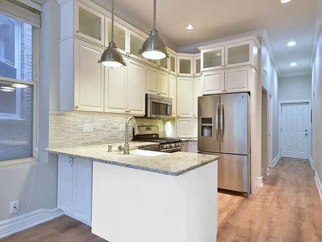 Building Photo - 1316 N Artesian Ave Unit 1F