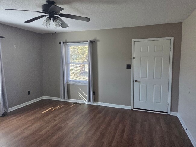 Photo - 100 J.R. Place