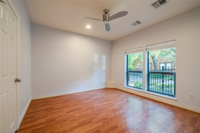 Photo - 1802 Rosalie St