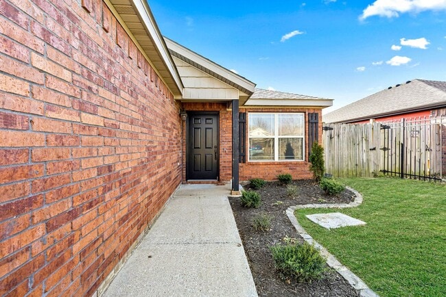 Photo - Charming 3-Bed Home in Rogers – Spacious Yard, Modern Comfort, Great Location