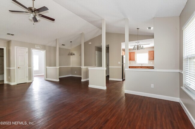 Photo - 8281 Maple St
