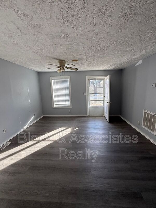 Photo - 103 Cloverdale Ct