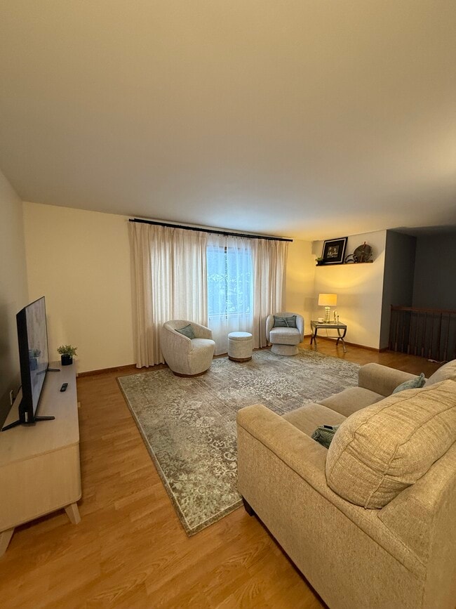 Building Photo - 4505 Belmar Cir Unit Cozy Upper 2 Bedroom