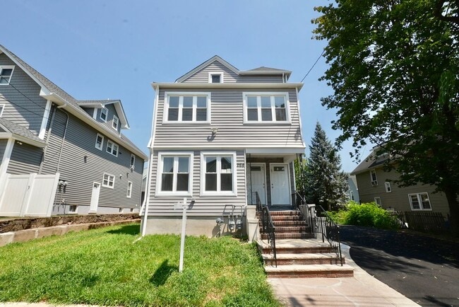 Building Photo - 264 Greylock Pkwy Rental