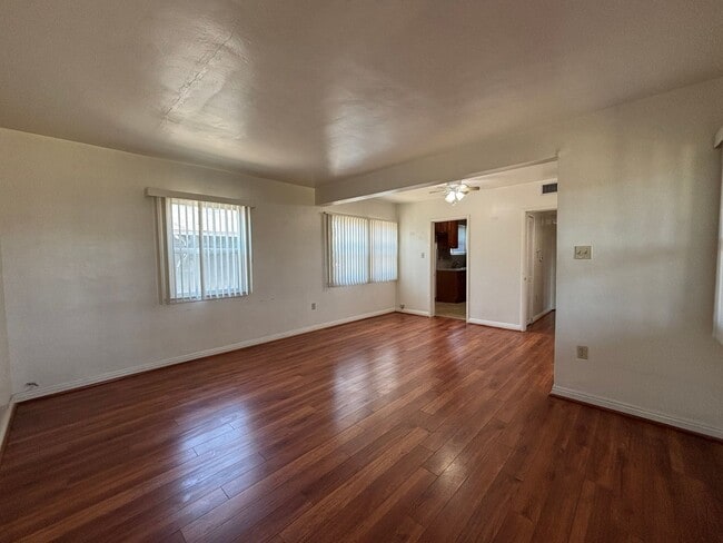 Photo - 625-629 W Glenoaks Blvd