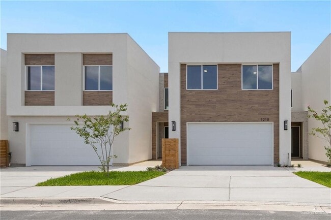 Photo - 1218 N Lincoln Ave Townhome